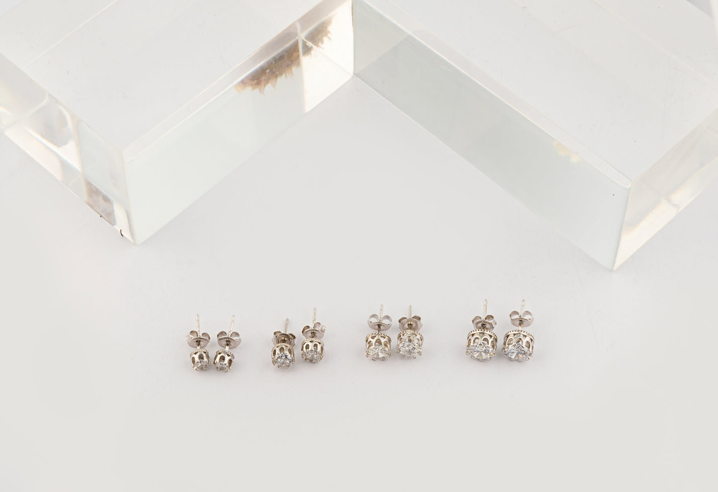 Round Cut Zircon Silver Studs (4mm)