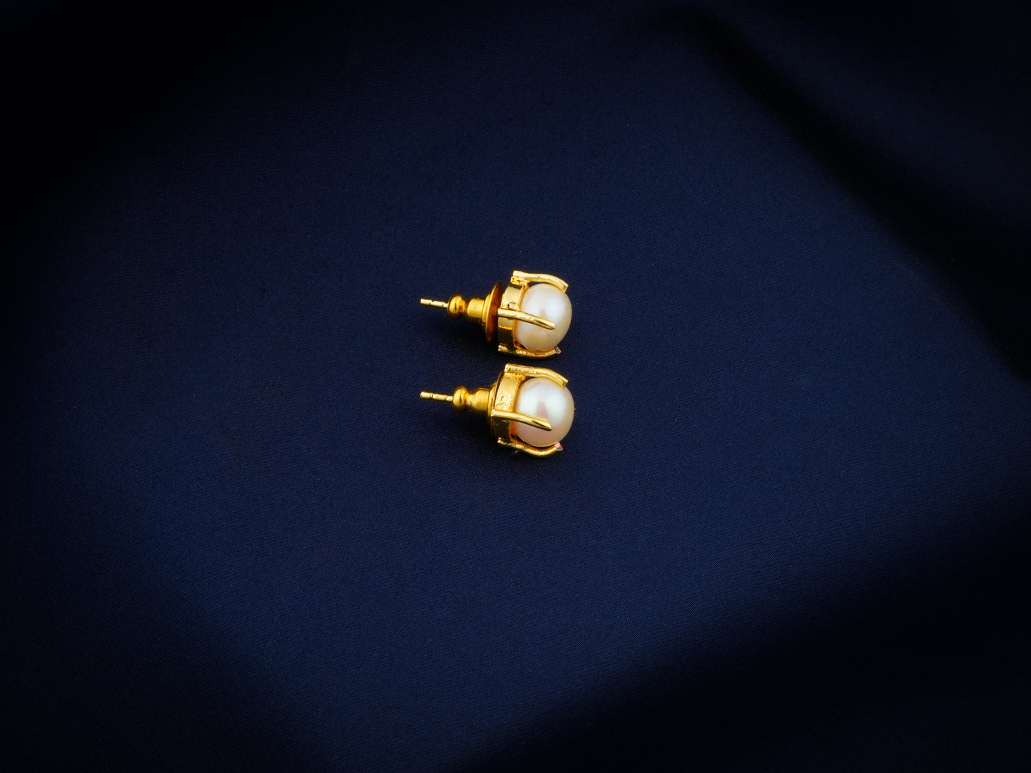 Pearl Bloom Studs (9 mm)