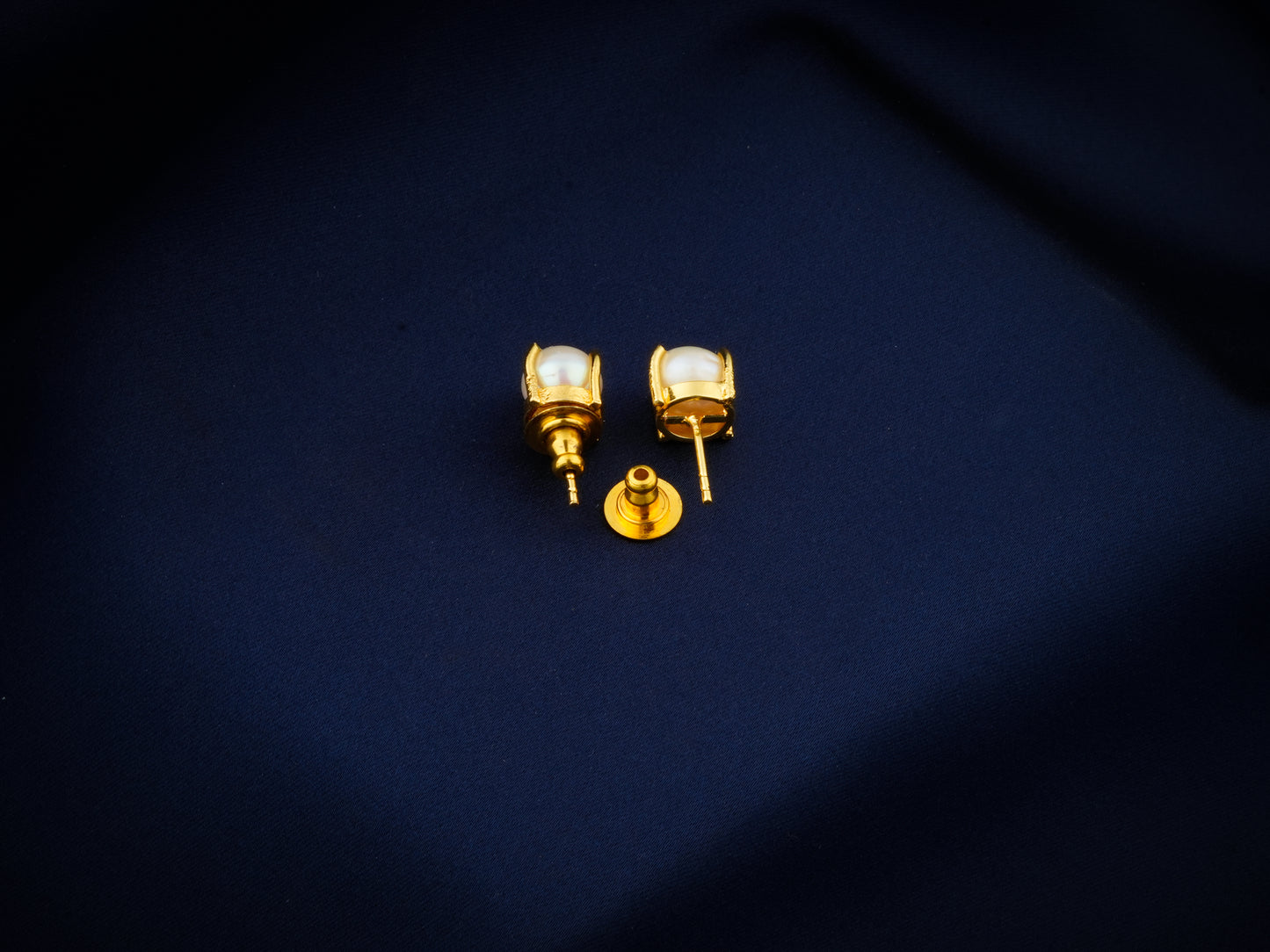 Pearl Bloom Studs (9 mm)