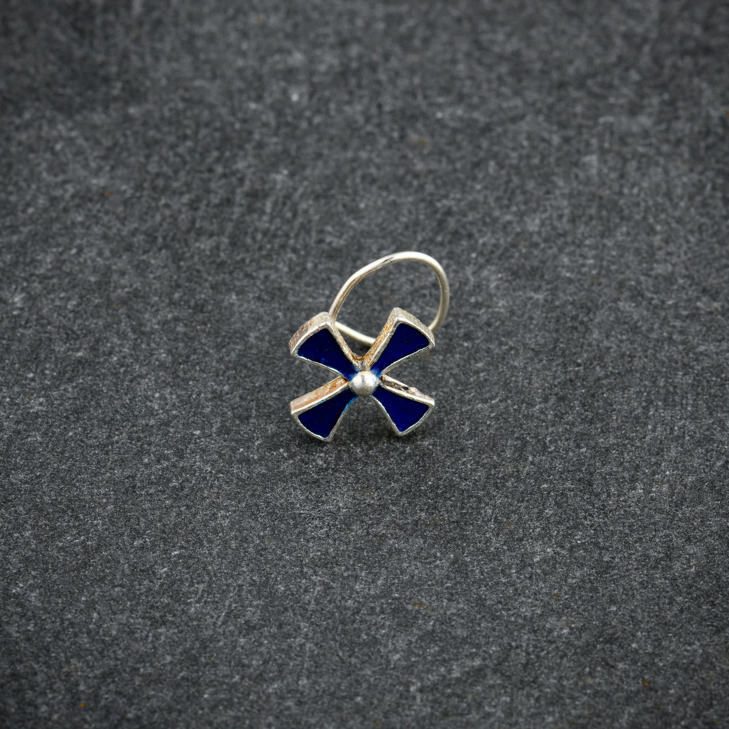 Pin Wheel Navy Silver Nose Pin