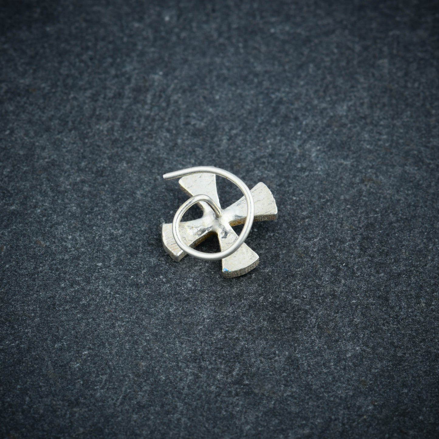 Pin Wheel Blue Silver Nose Pin