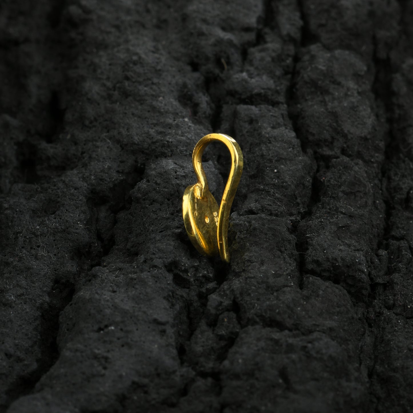 Blue Dahlia Gold Plated Silver Nose Pin