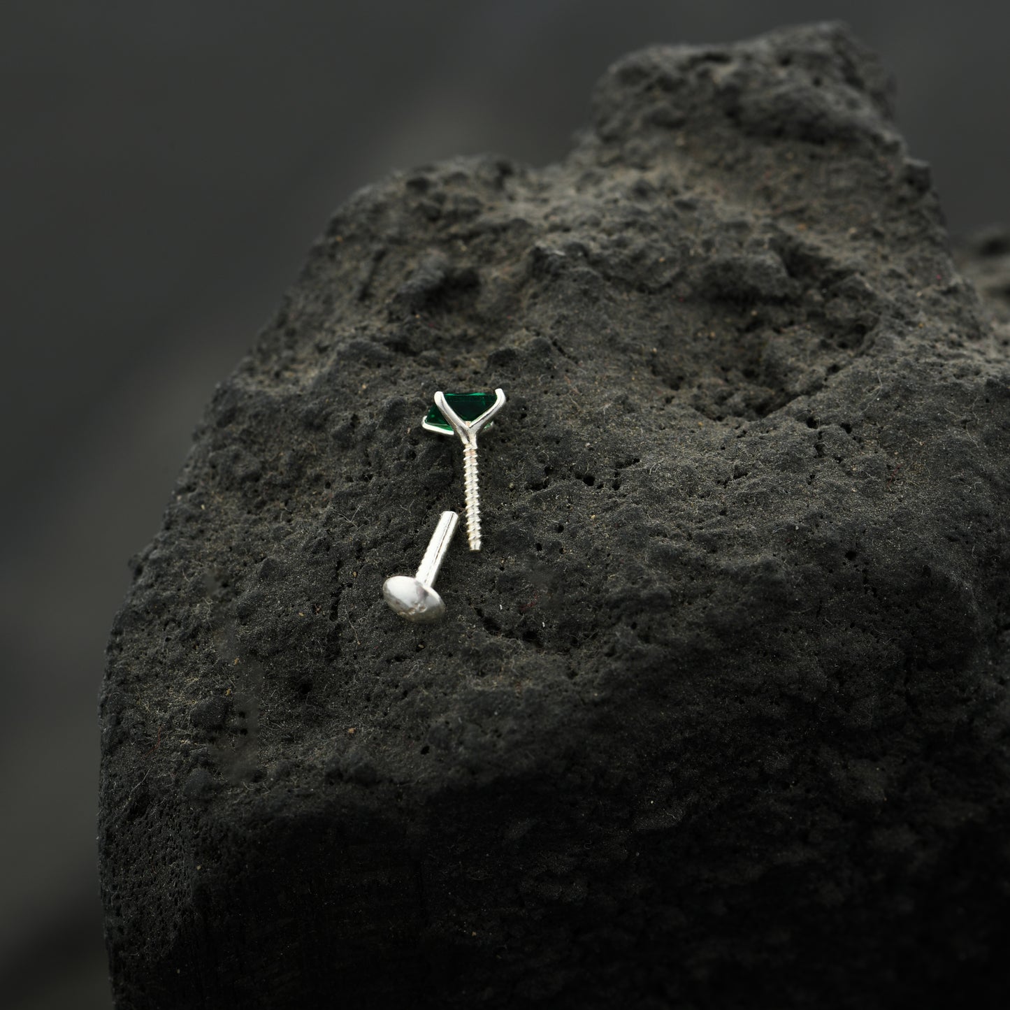 Emerald Green Square Silver Nose Pin(Screw Type)