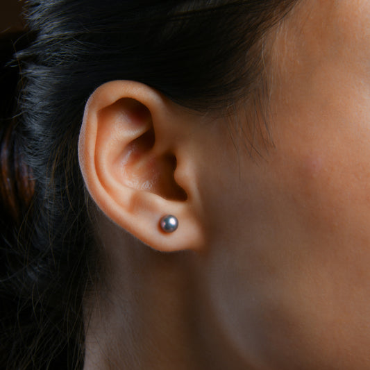 Ash Grey Pearl Studs (6 mm)