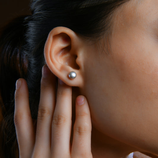 Ash Grey Pearl Studs(7mm)