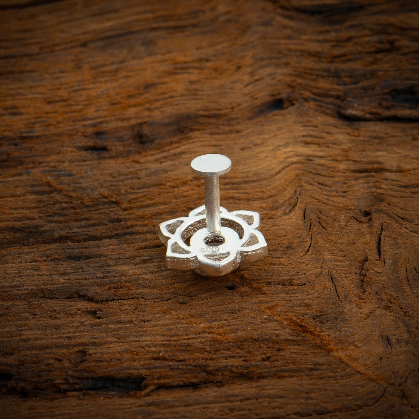 Sacral Chakra Silver Nose Pin With Carnelian