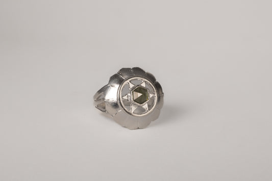 Open Your Heart - Anahat Chakra Silver Peridot Ring