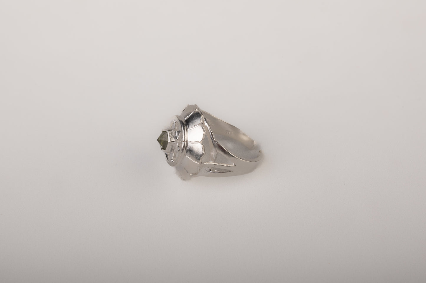 Open Your Heart - Anahat Chakra Silver Peridot Ring