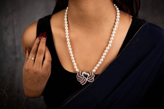 Lucky Swan Pearl Necklace