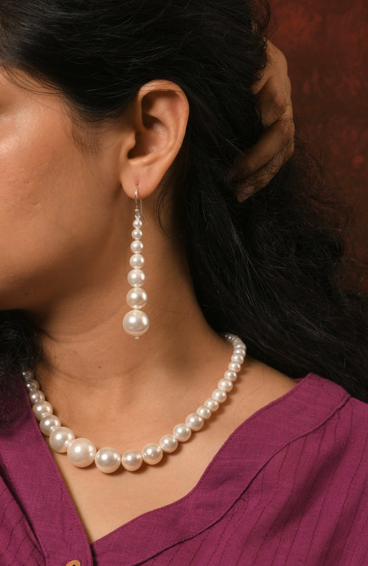 Bold Graduated Pearl Danglers