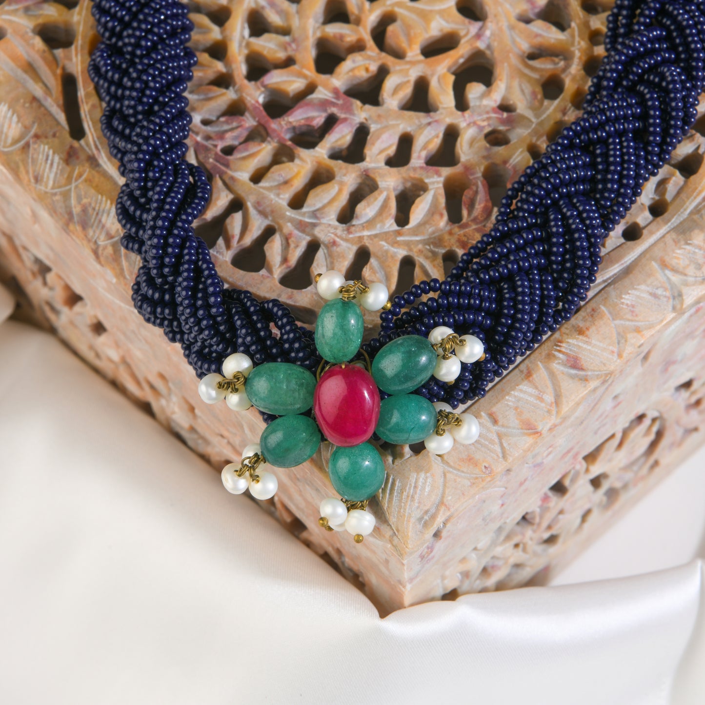 Blue Glass Beads Choker With Beads Pendant