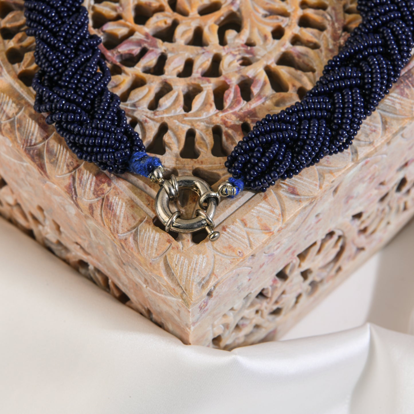 Blue Glass Beads Choker With Beads Pendant