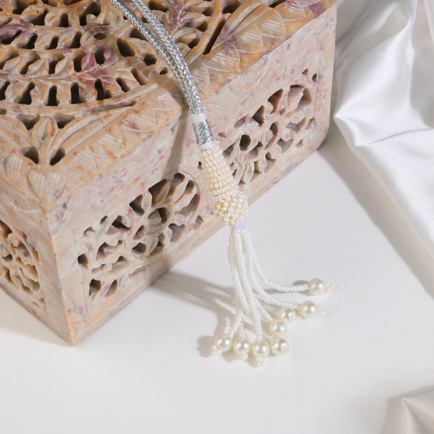 Regal Emerald Green Ruby And Pearl Necklace Set