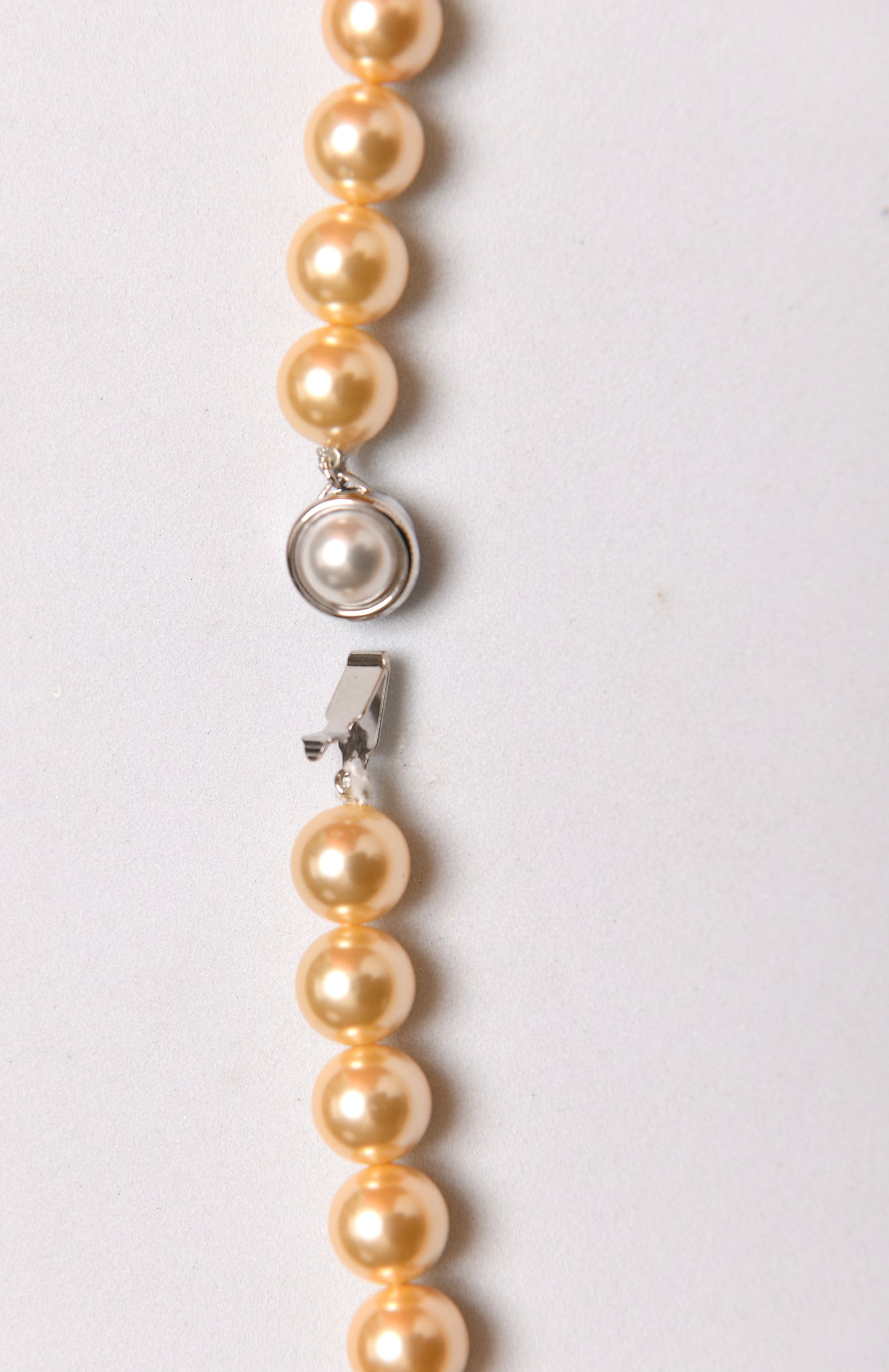 Golden Vibes Pearls Necklace