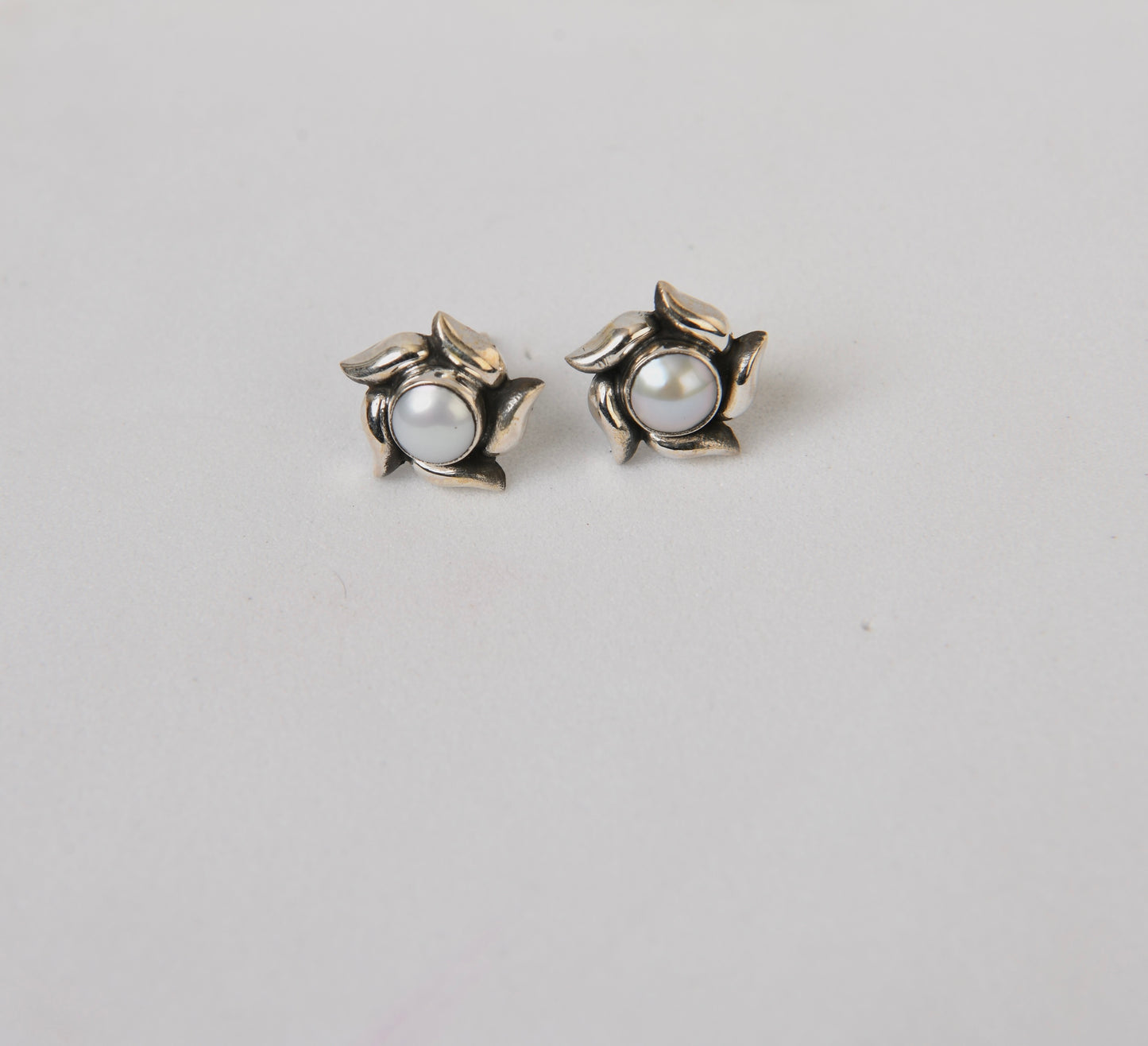 Everyday Pearl Flowers Studs