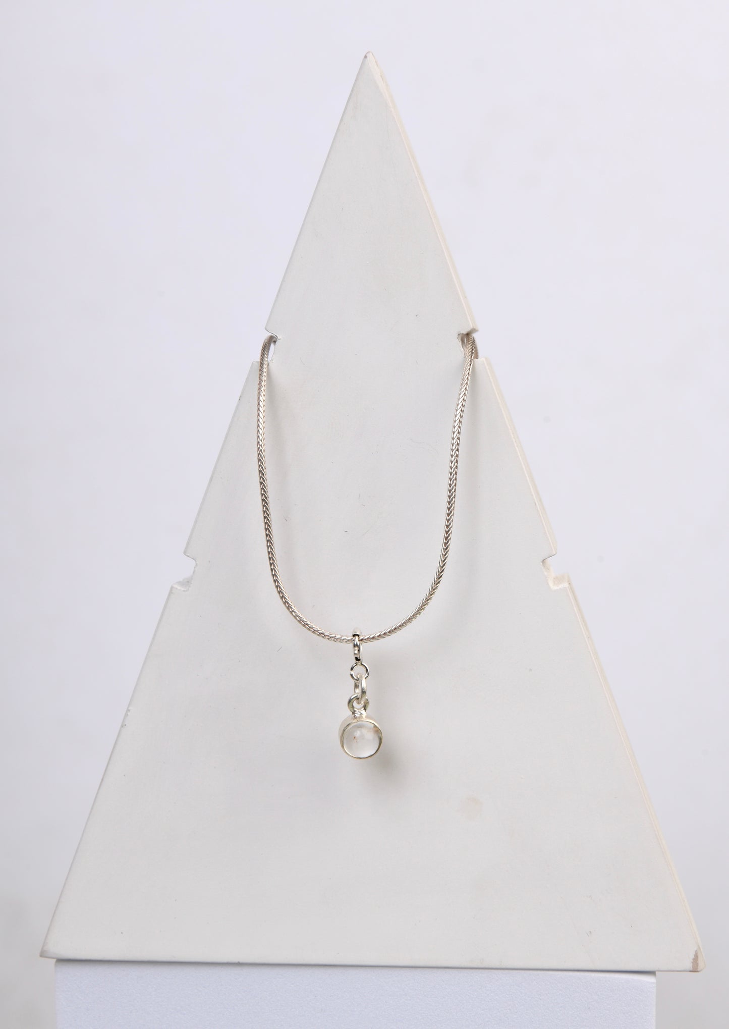 Quarz Pendant In Silver Chain