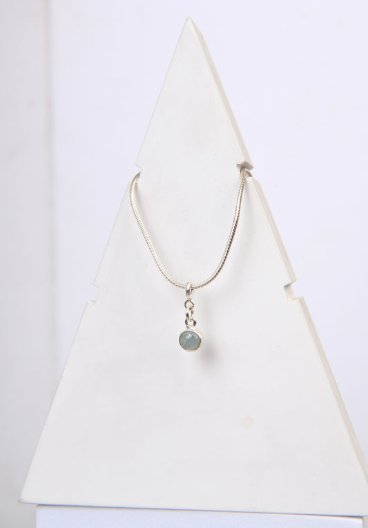 Aquamarine Pendant In Silver Chain