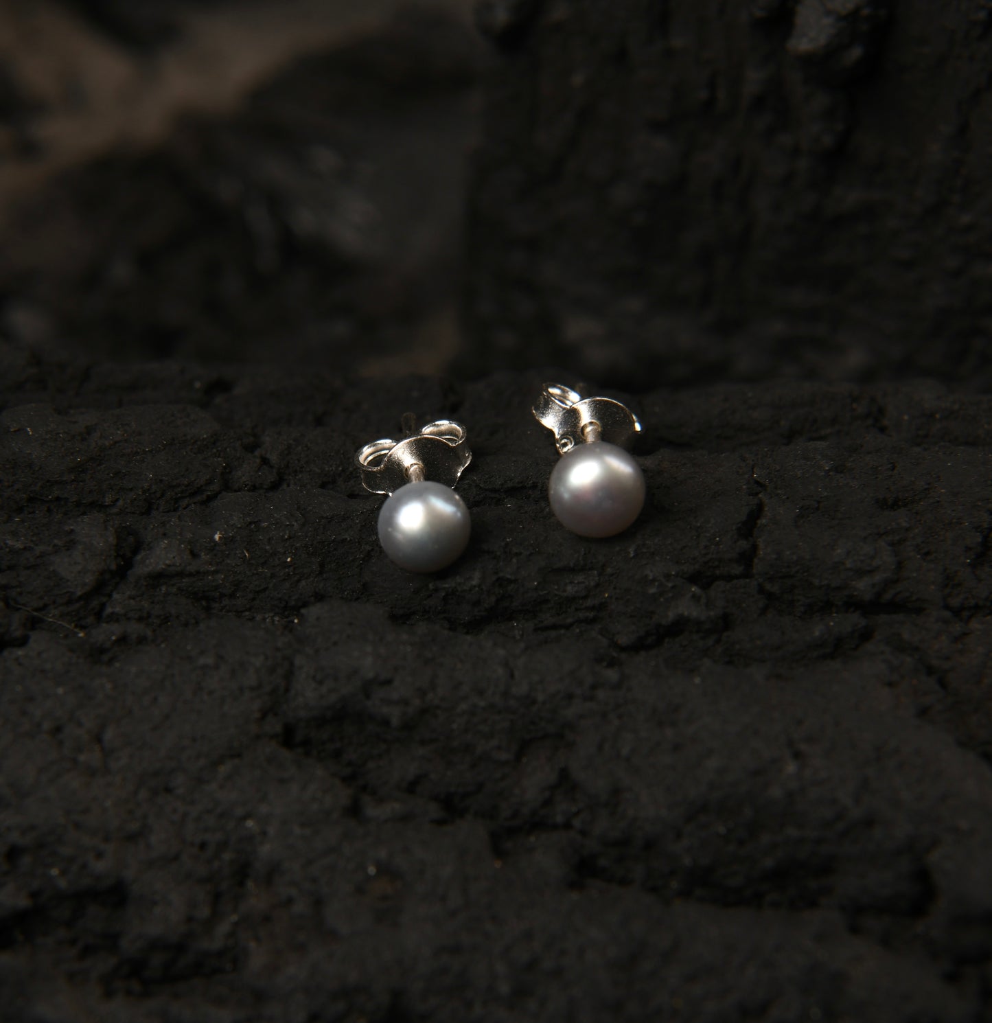 Ash Grey Pearl Studs (6 mm)