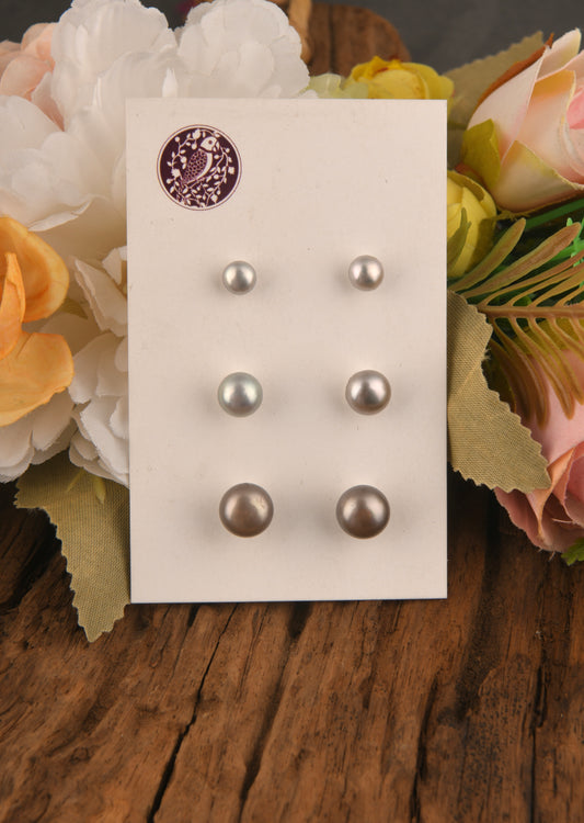 Ash Grey Pearl Stud Set