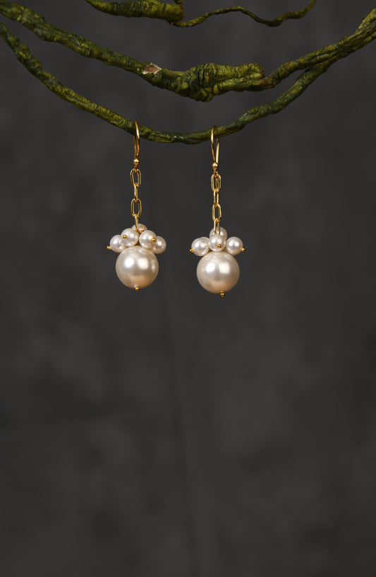 Maddona Pearl Earrings