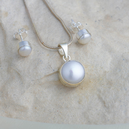 Dreamy Pearl Pendant Set (Without chain)