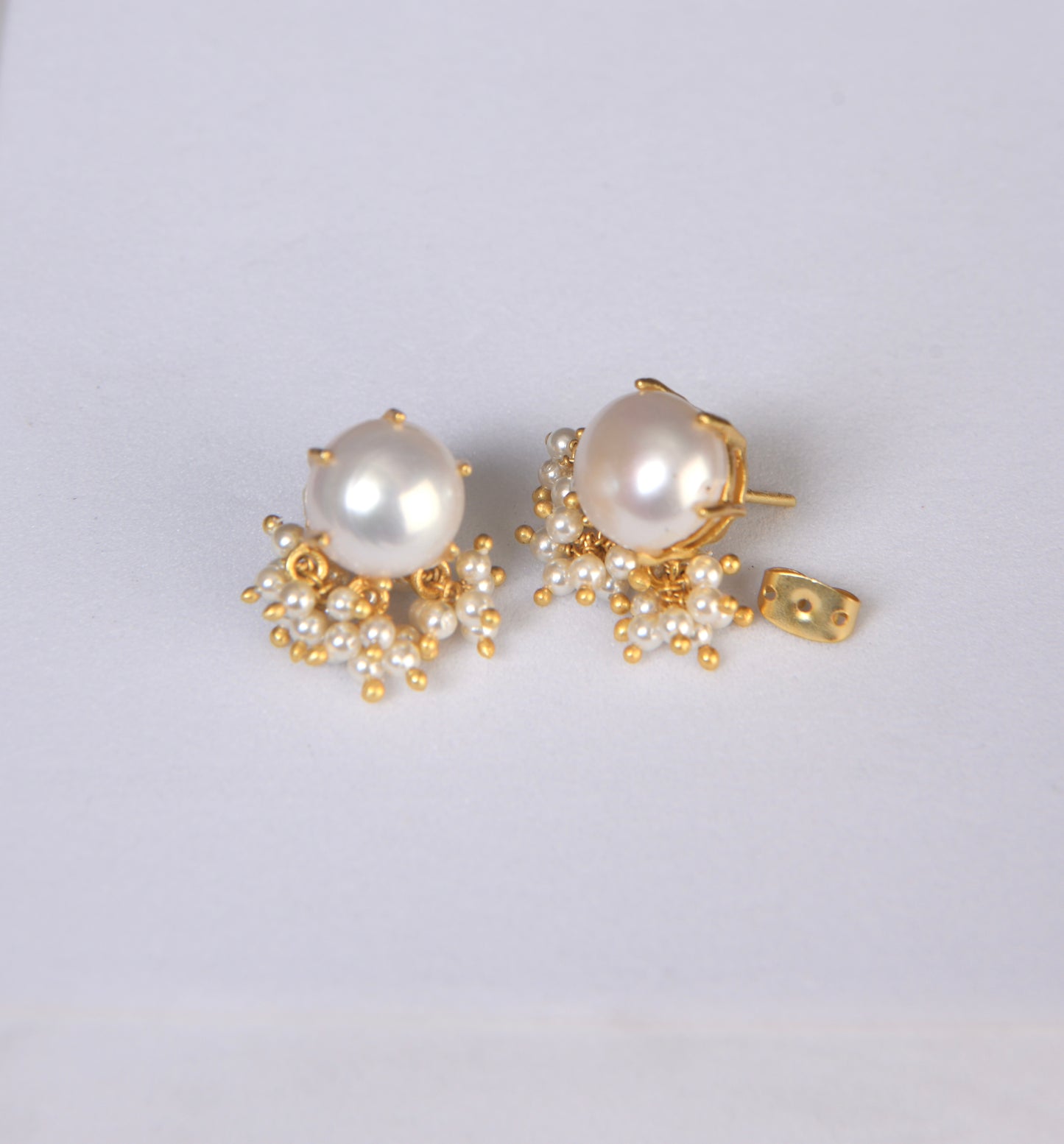 Pretty Woman Pearl Stud Earrings