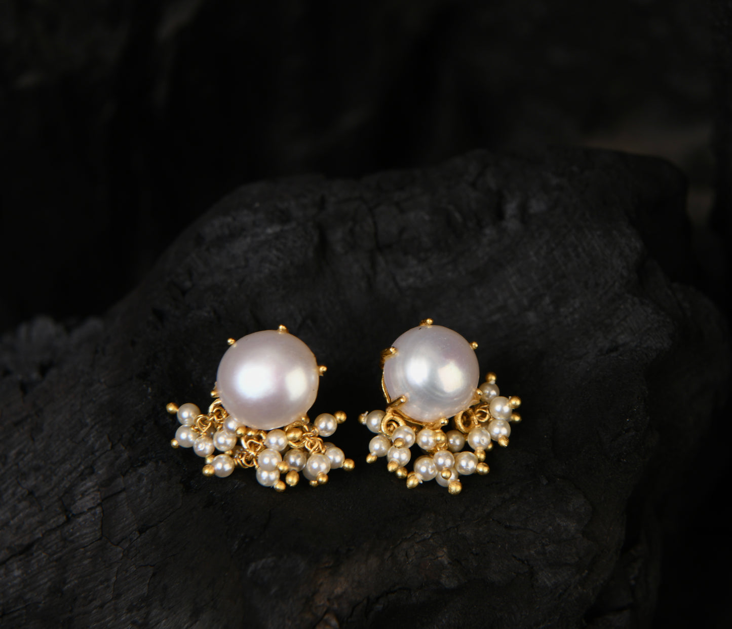 Pretty Woman Pearl Stud Earrings