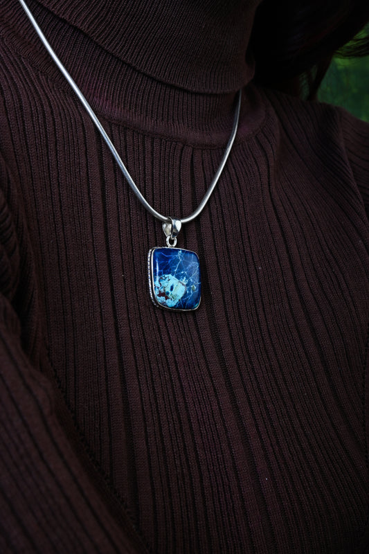 The Blue Agate Square Necklace