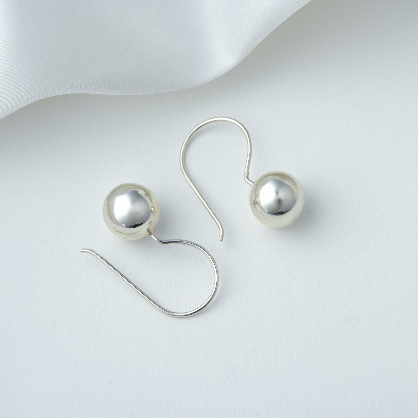 Silver Globe Drops( 10mm )