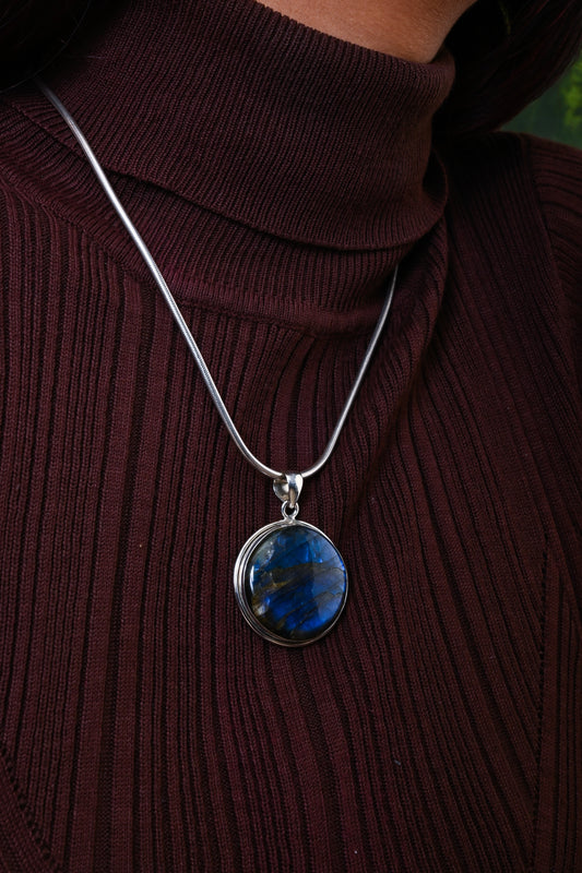 Labradorite Silver Pendant (Round)