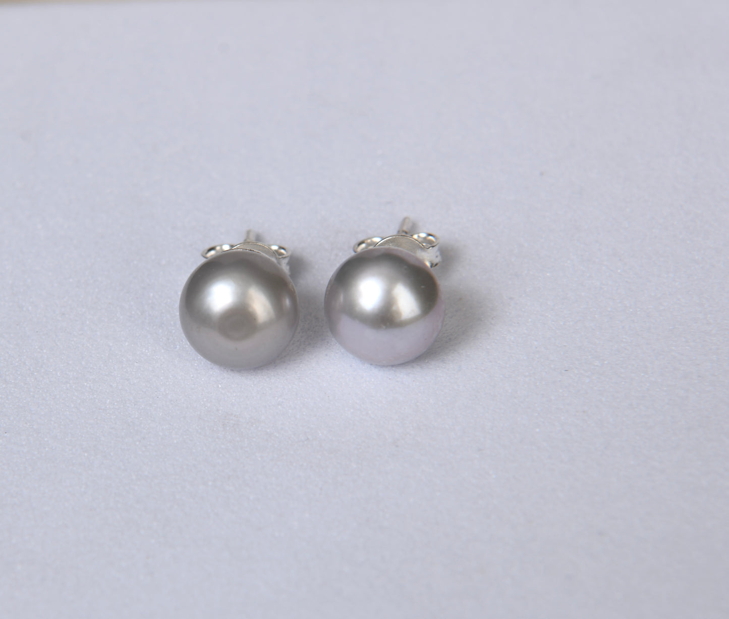 Classic Grey Pearl Studs (10mm)