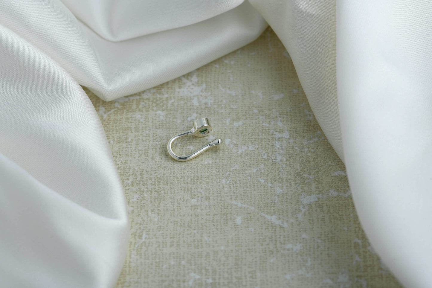 Natural Emerald Clip On Nose Pin