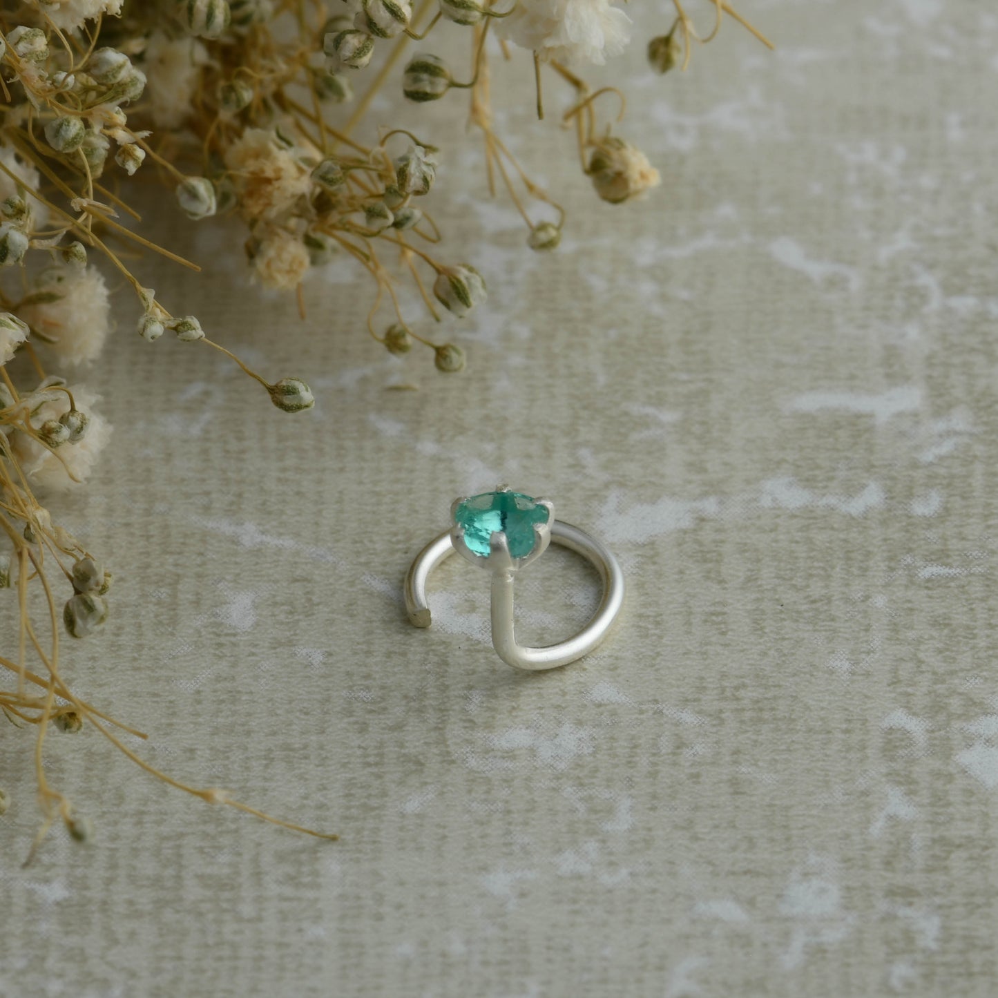 Natural Emerald Wire Silver Nose Pin