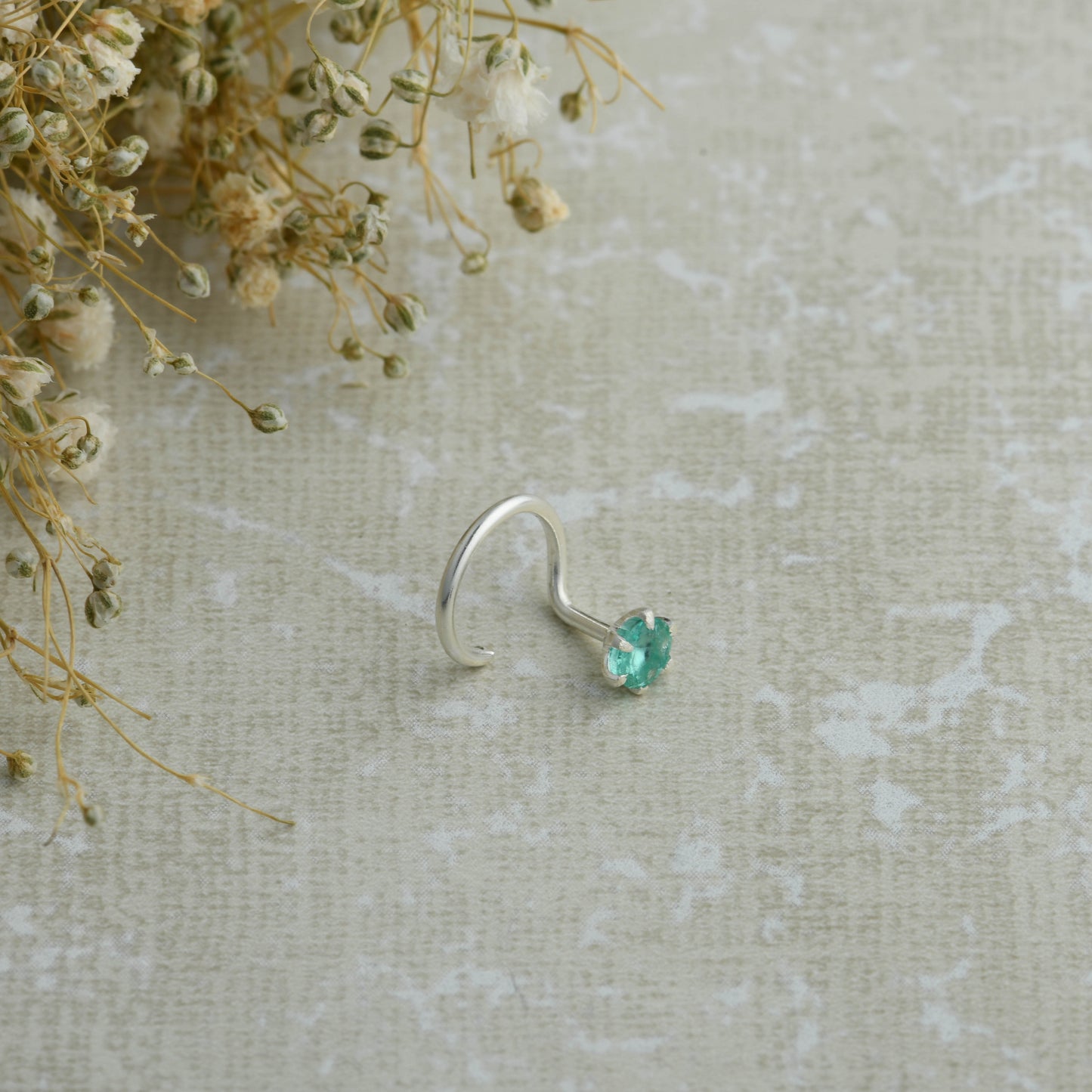 Natural Emerald Wire Silver Nose Pin
