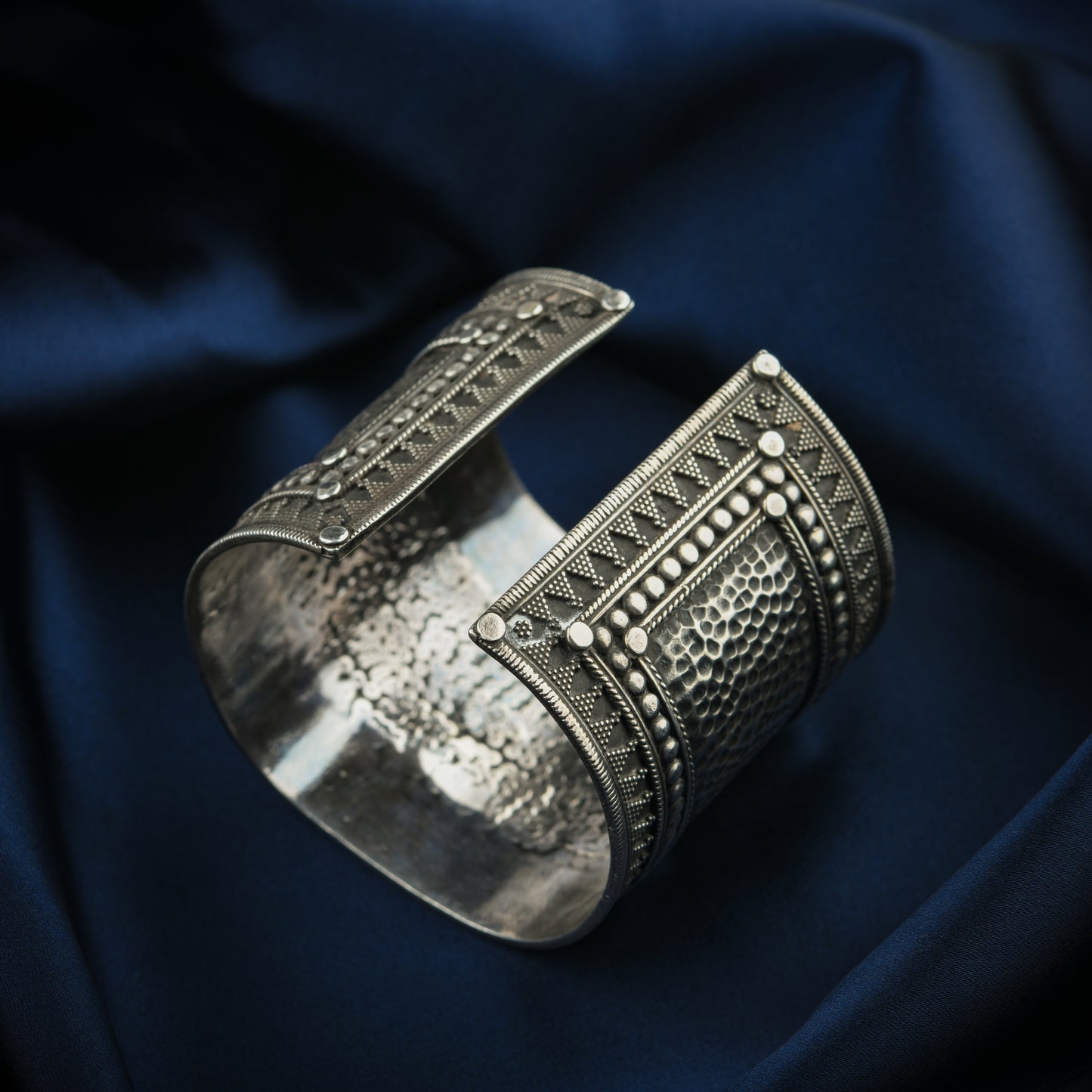 Rava Hammered Silver Handcuff (Open Ended)