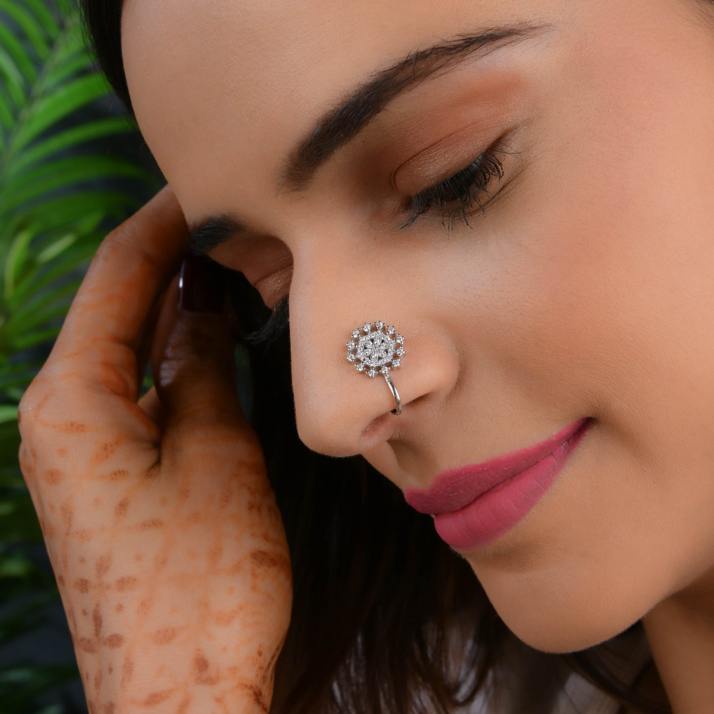 Dazzle Queen Silver Nose Pin