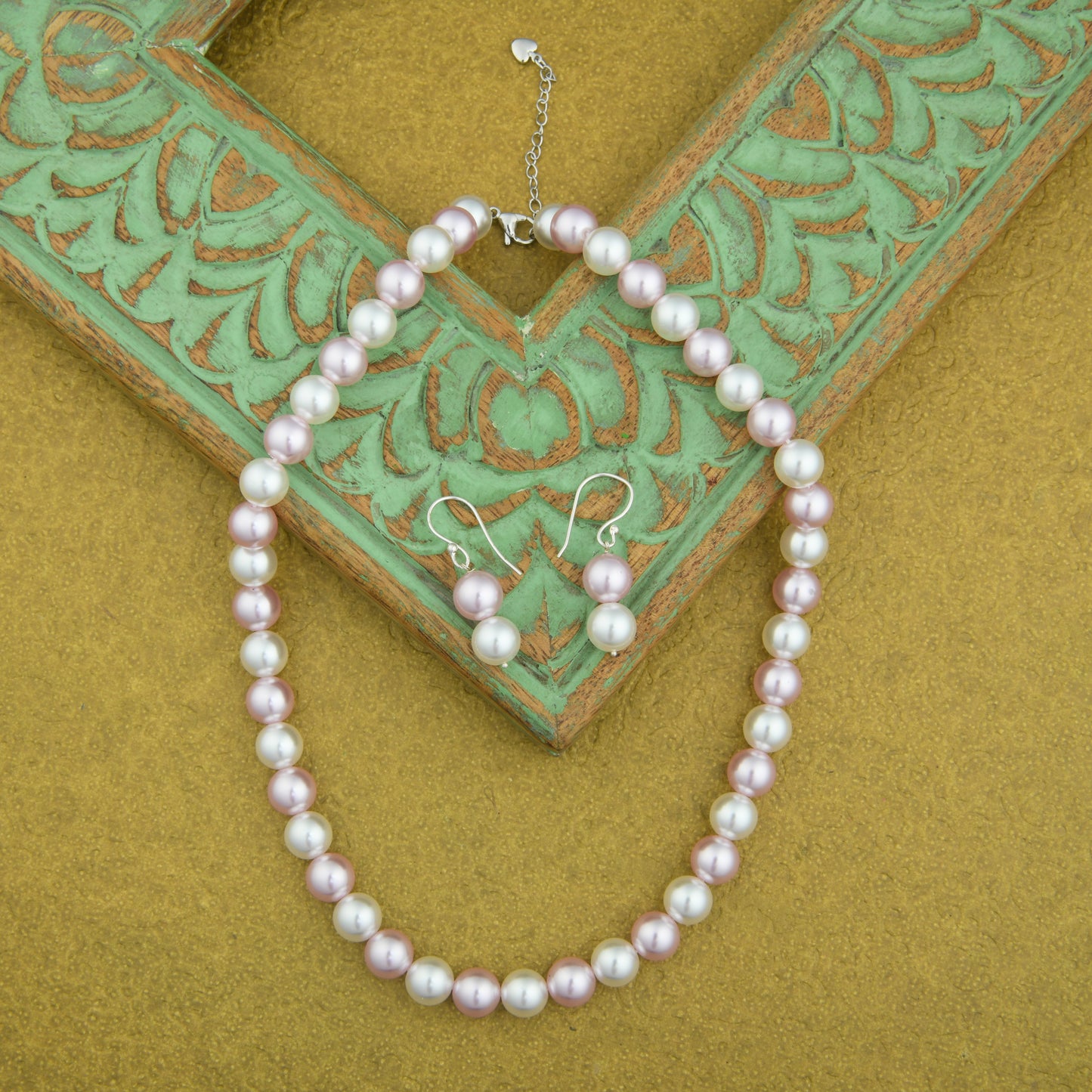Blush And Bloom Pearls Necklace Set