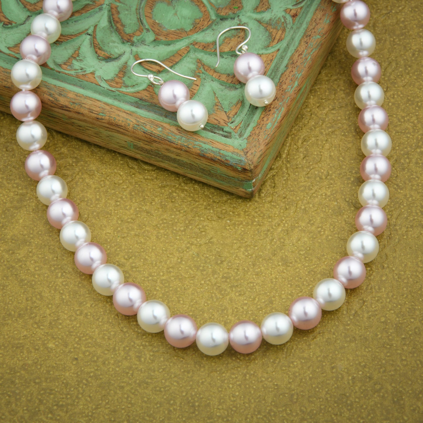 Blush And Bloom Pearls Necklace Set