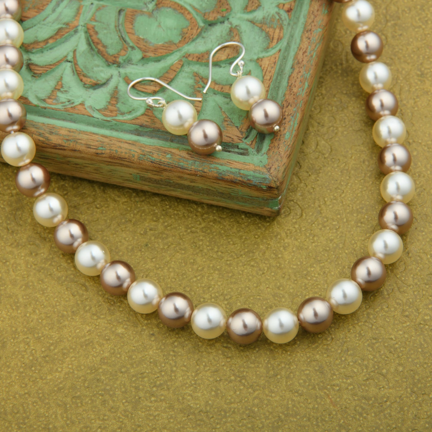 Cocoa And Cream Pearls Necklace Set