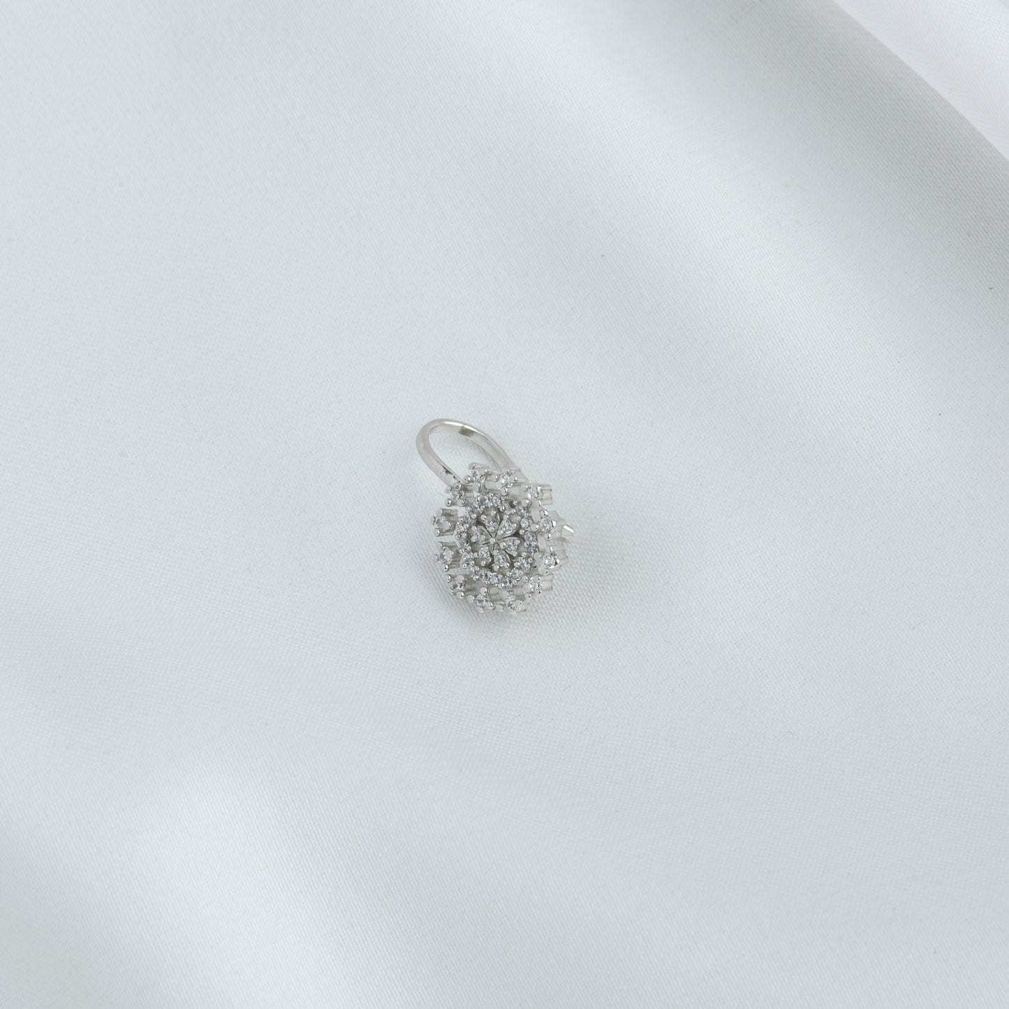 Dazzle Queen Silver Nose Pin