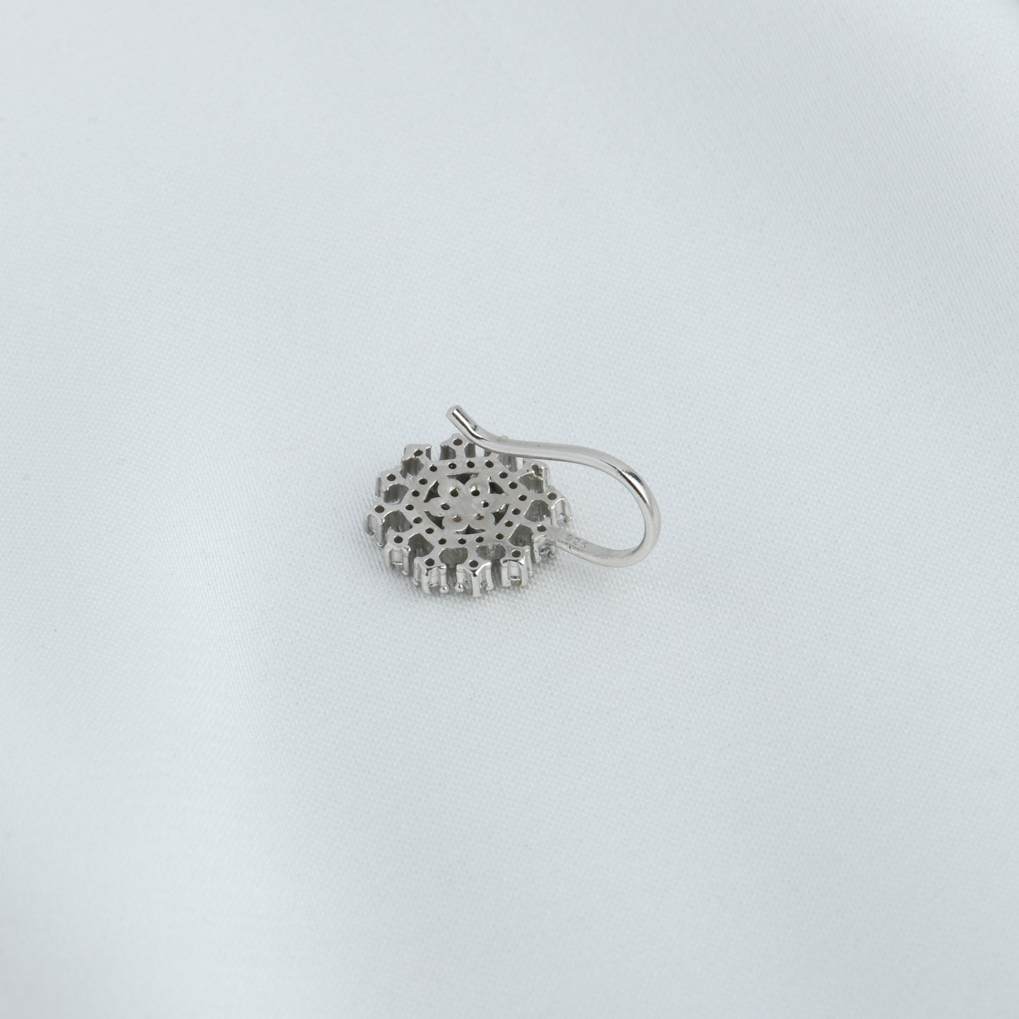 Dazzle Queen Silver Nose Pin