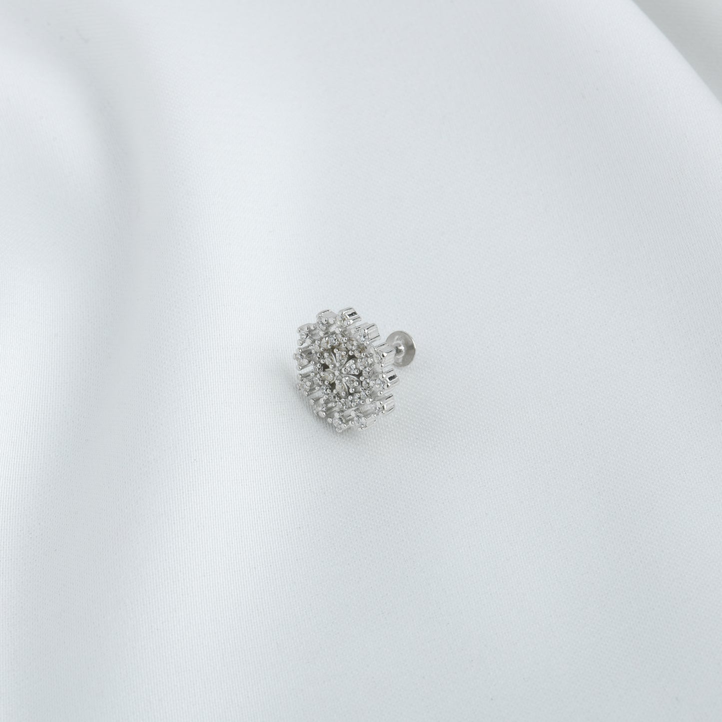 Dazzle Queen Silver Nose Pin