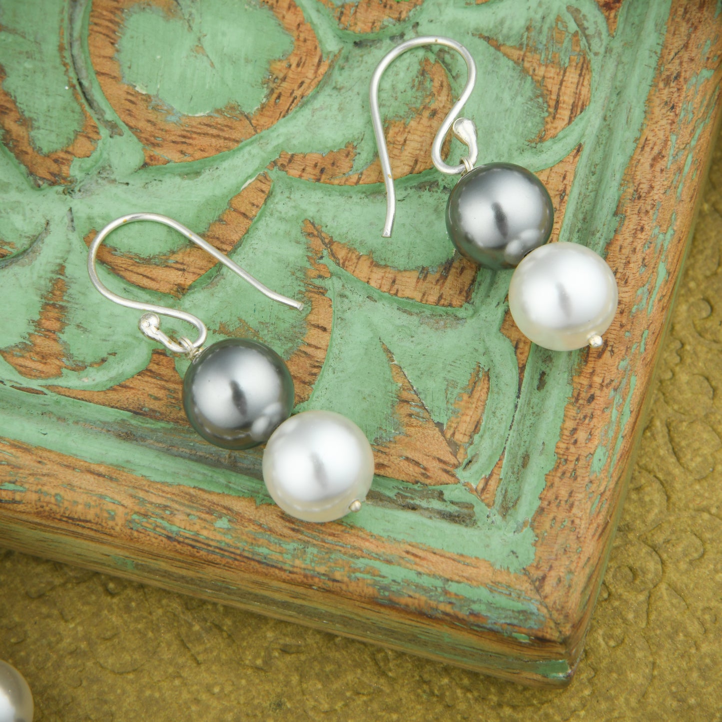 Moonlit Mist Pearls Necklace Set