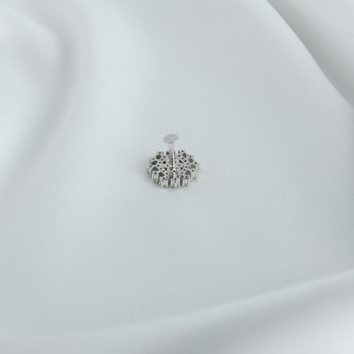 Dazzle Queen Silver Nose Pin