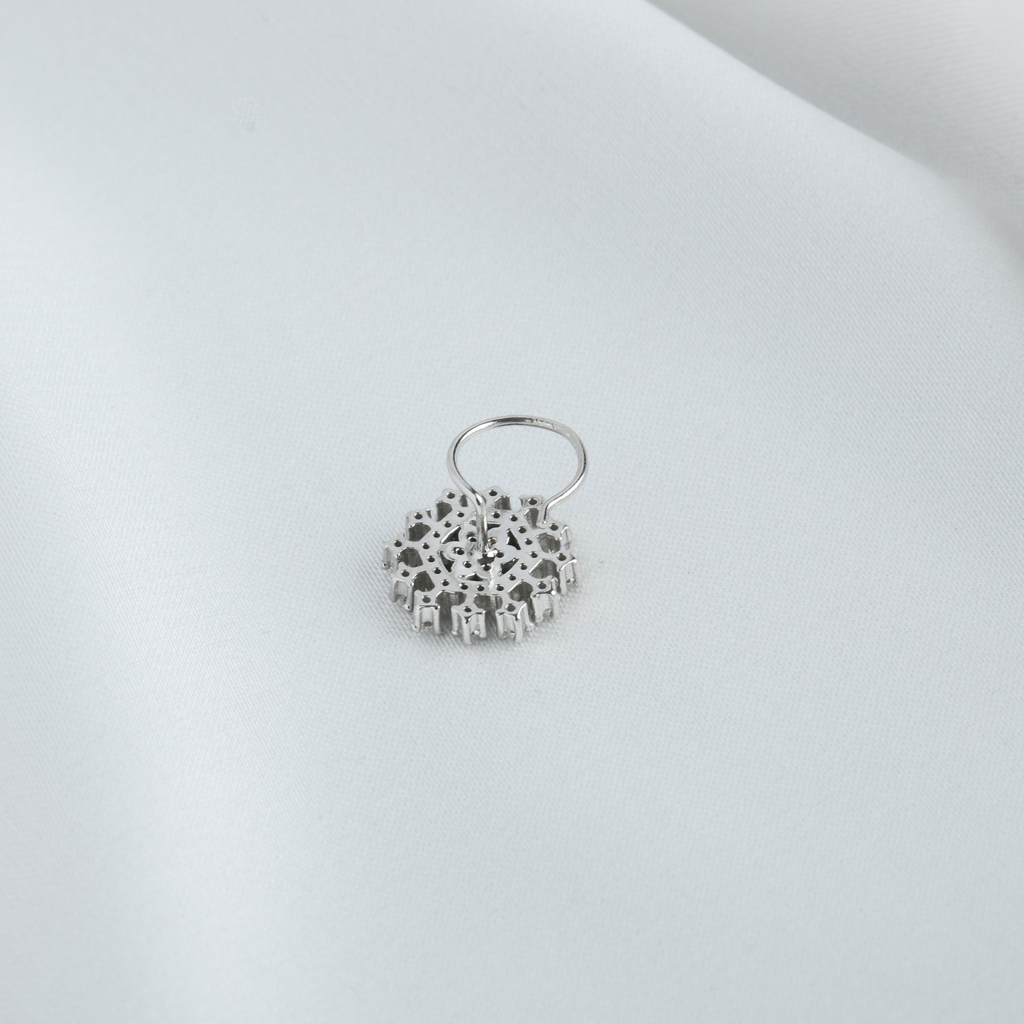 Dazzle Queen Silver Nose Pin
