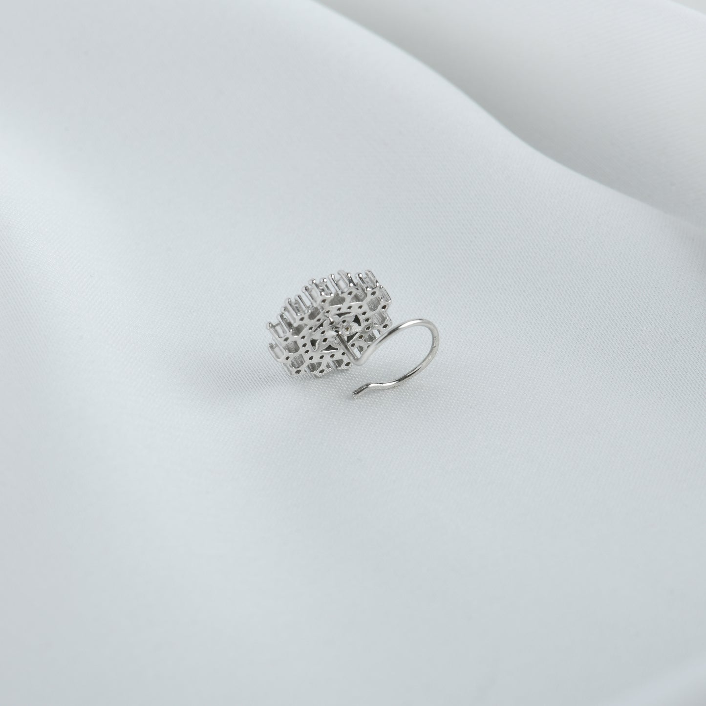 Dazzle Queen Silver Nose Pin