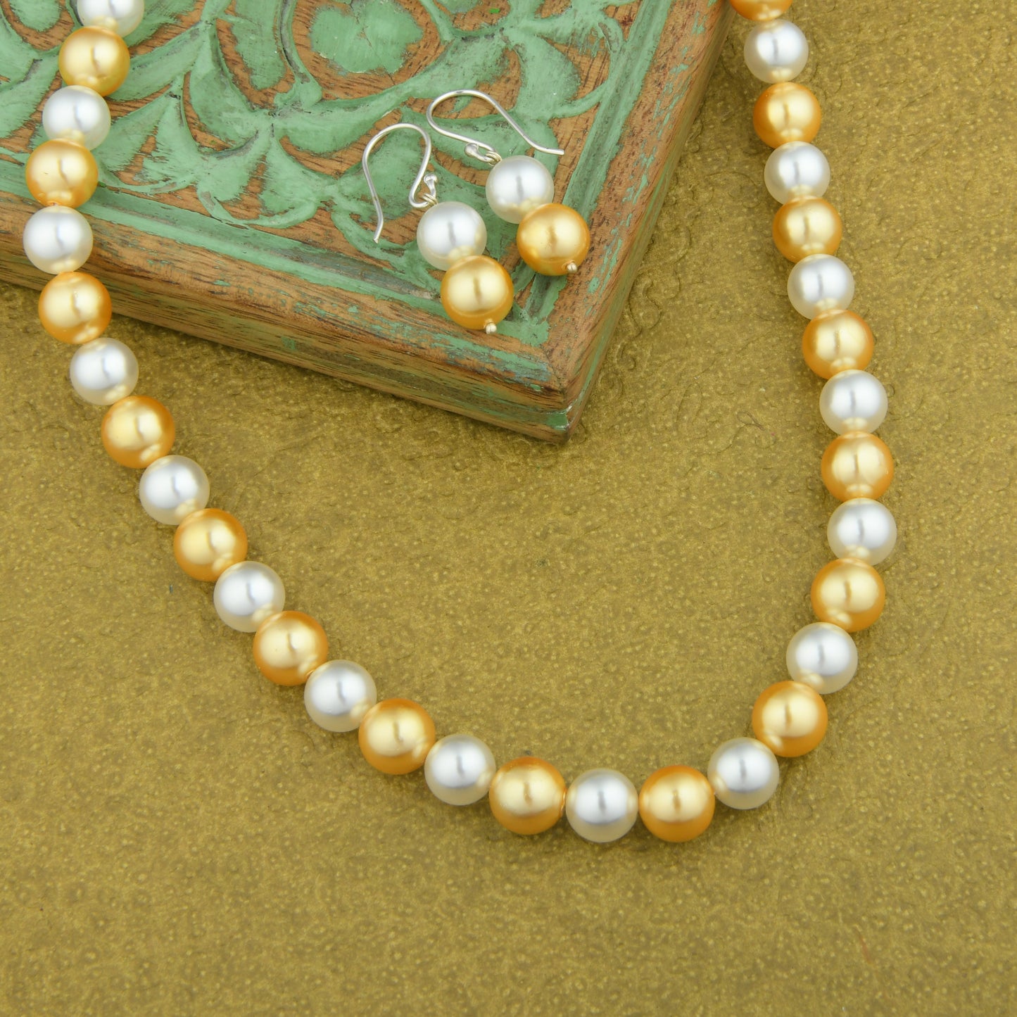Golden Glow Pearl Necklace Set