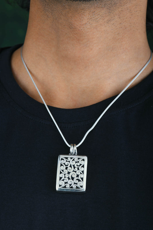 The Silver Trellis Pendant