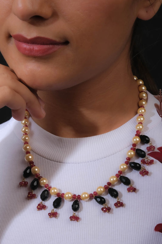 Pearl And Black Beads Necklace
