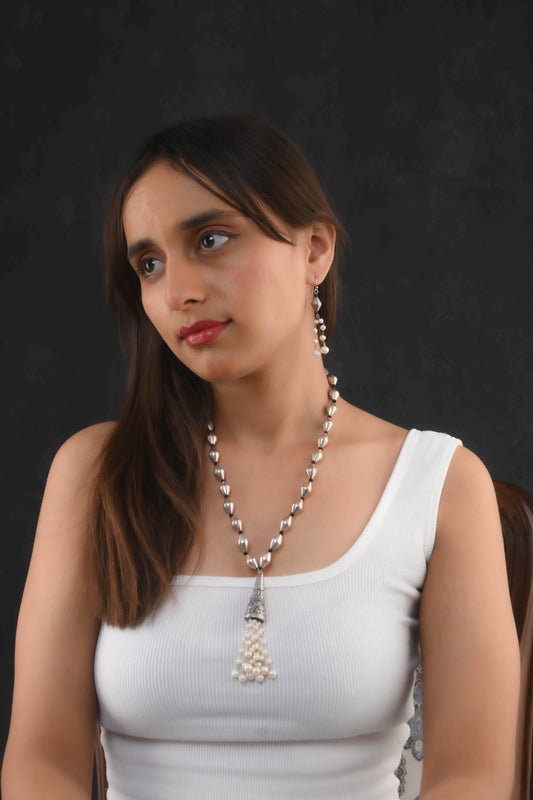 Silver Beads And Pearls Necklace